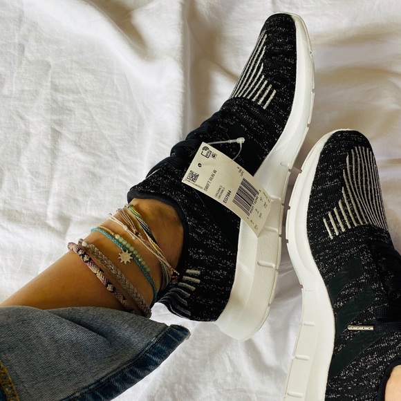 NWT Adidas swift run black silver - Picture 2 of 8